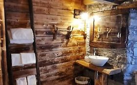 b&b La Corte dei Cerri- Il Piccolo Chalet